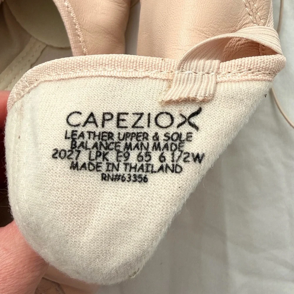 Capezio Leather Split-Sole Juliet Ballet Flat Shoe | Dance Size 6.5 Wide | NWOT